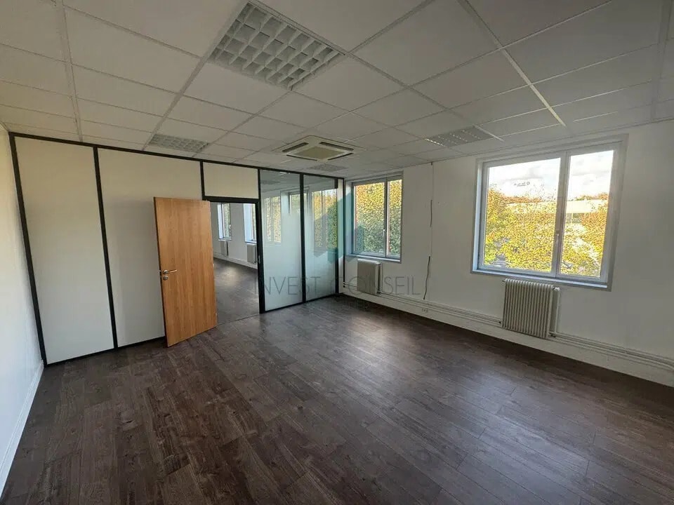 Local d’activités dans Villepinte à louer Photo intérieure– Image 1 sur 5