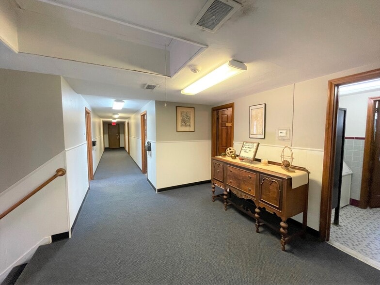 75-87 Market Sq, Newington, CT à louer - Photo intérieure – Image 3 sur 11