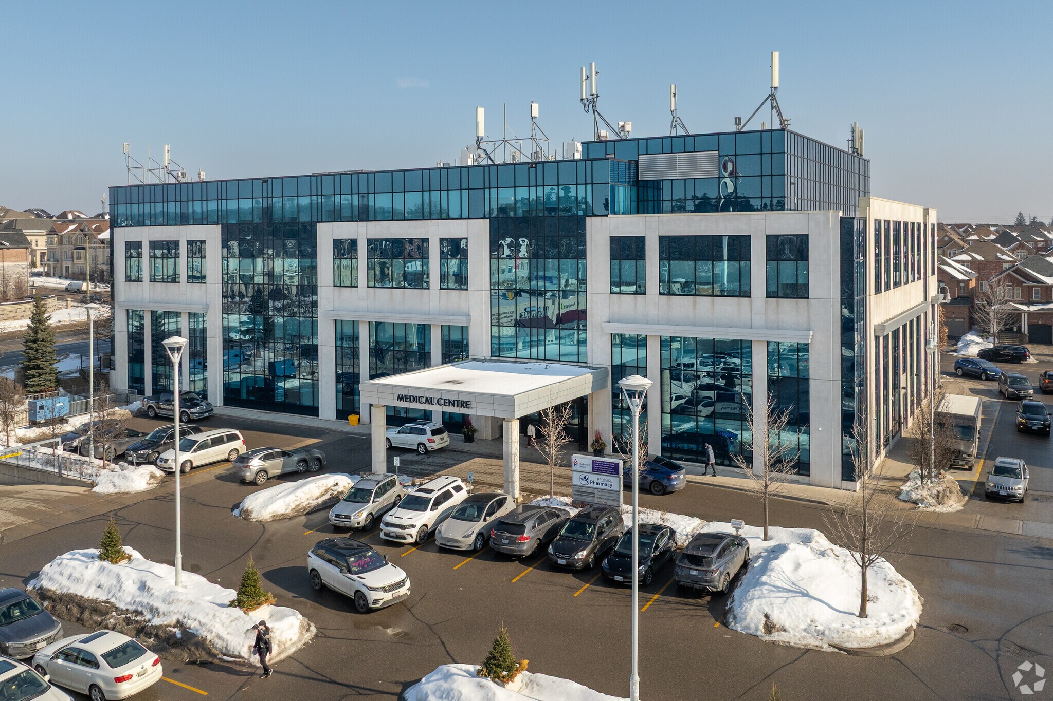 955 Major Mackenzie Dr W, Vaughan, ON à louer Photo principale– Image 1 sur 3