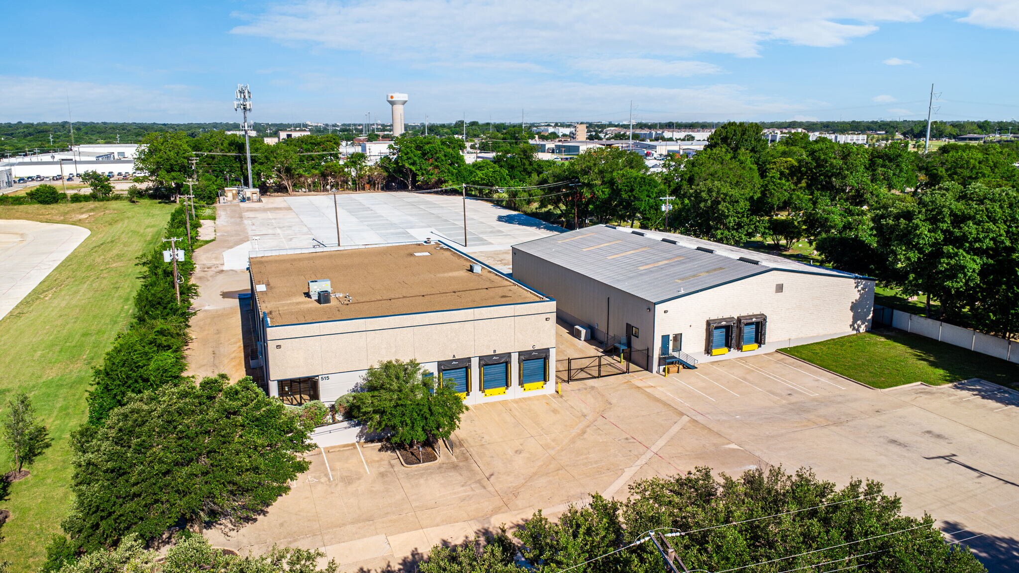 515 Mills Rd, Garland, TX à louer Photo de l’immeuble– Image 1 sur 10