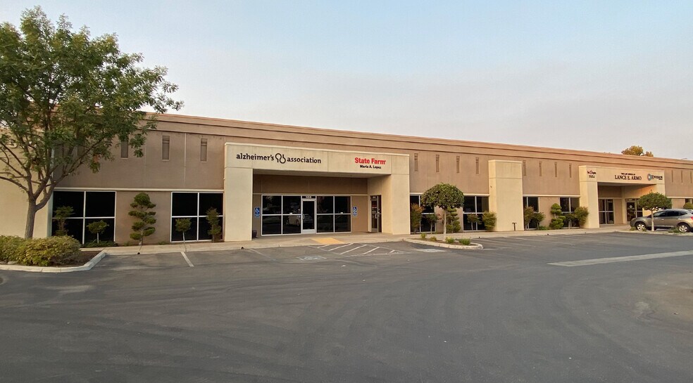 550 W Alluvial Ave, Fresno, CA à louer - Photo de l’immeuble – Image 2 sur 7