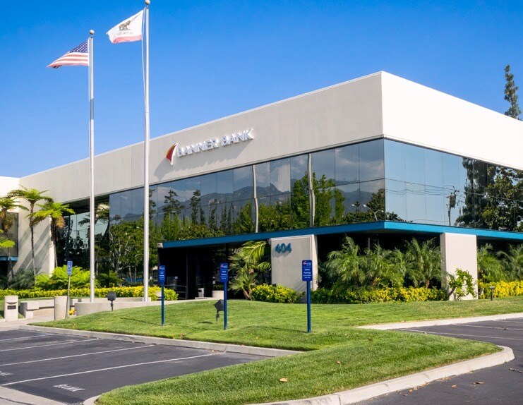 402-408 E Huntington Dr, Monrovia, CA à louer - Photo de l’immeuble – Image 3 sur 18