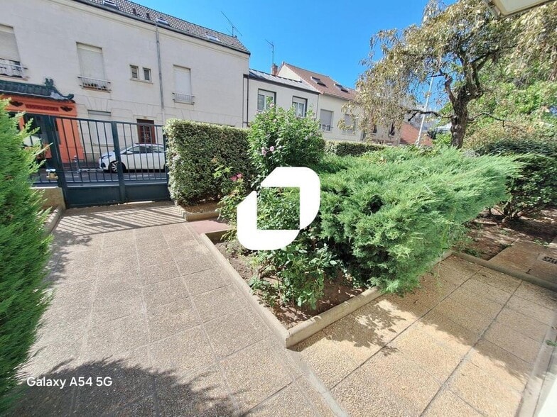 14-22 Rue Hoche, Issy-les-Moulineaux à vendre - Photo de l’immeuble – Image 2 sur 12