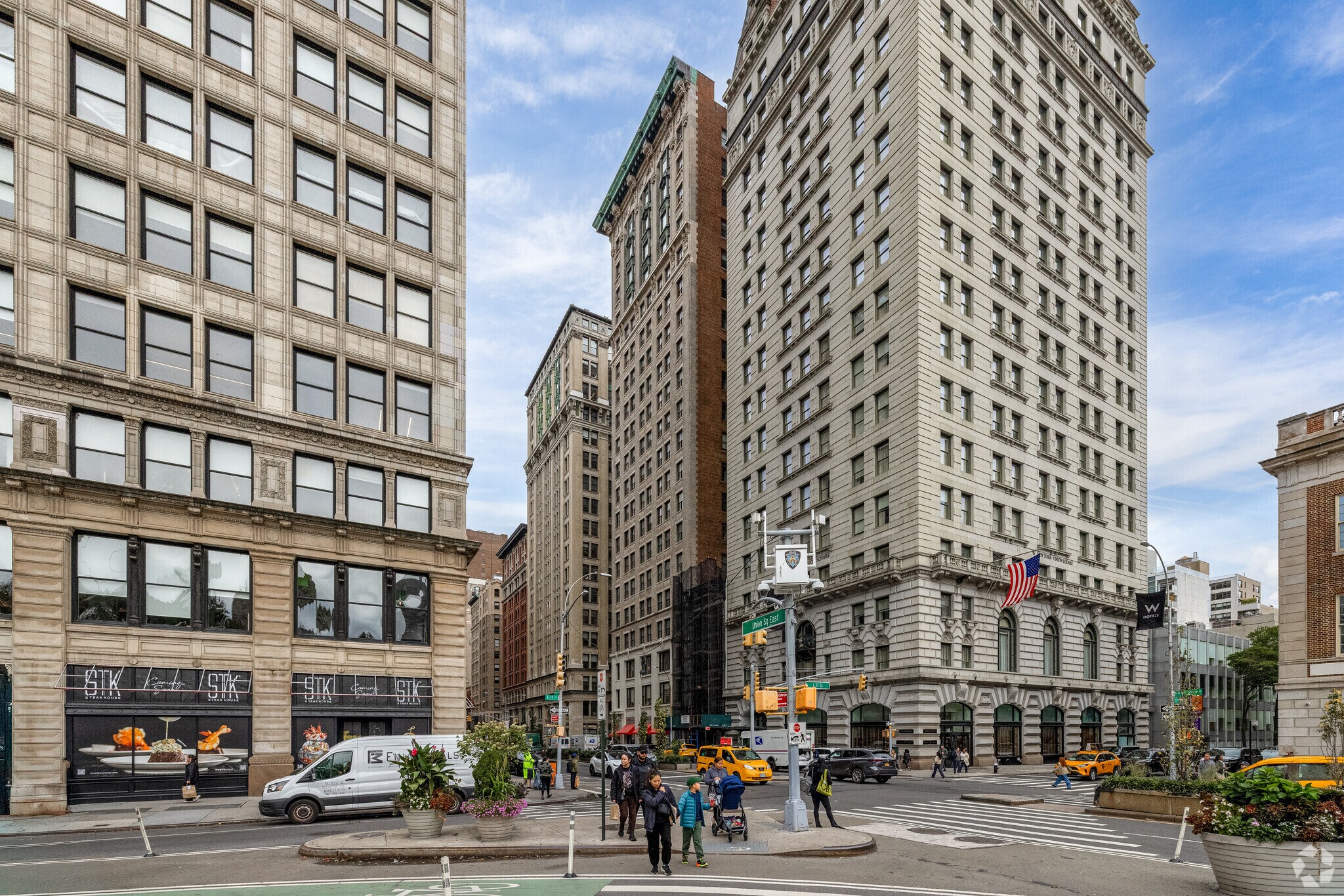 215 Park Ave S, New York, NY à louer Photo principale– Image 1 sur 11