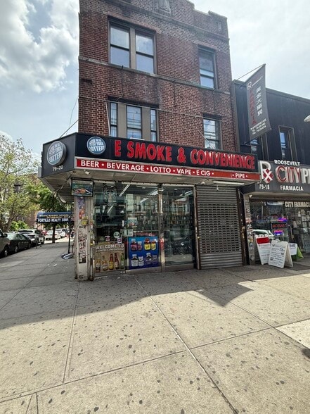 7920 Roosevelt Ave, Jackson Heights, NY à vendre - Photo principale – Image 1 sur 3