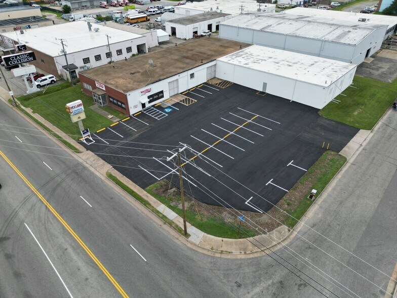 402 Aberdeen Rd, Hampton, VA à louer - Photo de l’immeuble – Image 2 sur 9