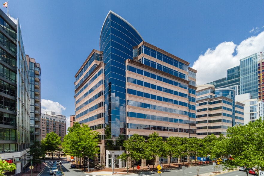 7600 Wisconsin Ave, Bethesda, MD à louer - Photo de l’immeuble – Image 2 sur 15