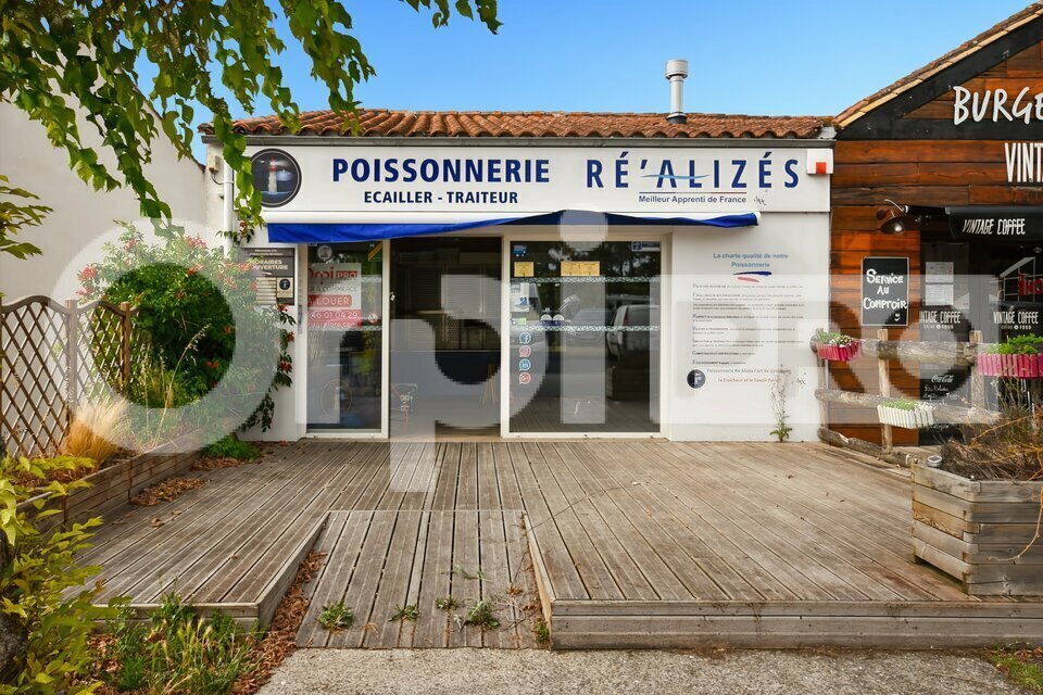 Local commercial dans La Flotte à louer Photo de l’immeuble– Image 1 sur 7