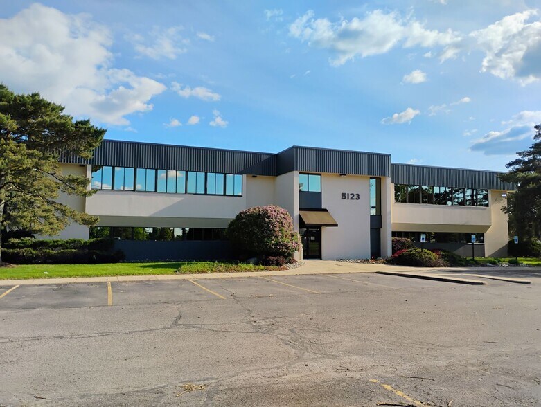 5123 W St Joe Hwy, Lansing, MI à louer - Photo principale – Image 1 sur 5