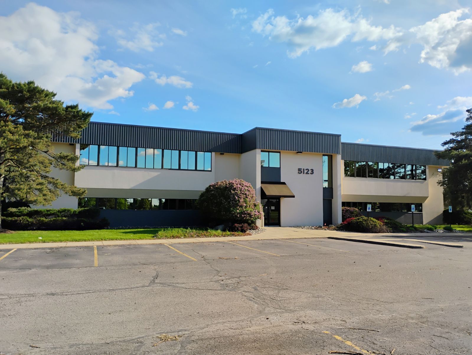 5123 W St Joe Hwy, Lansing, MI à louer Photo principale– Image 1 sur 6