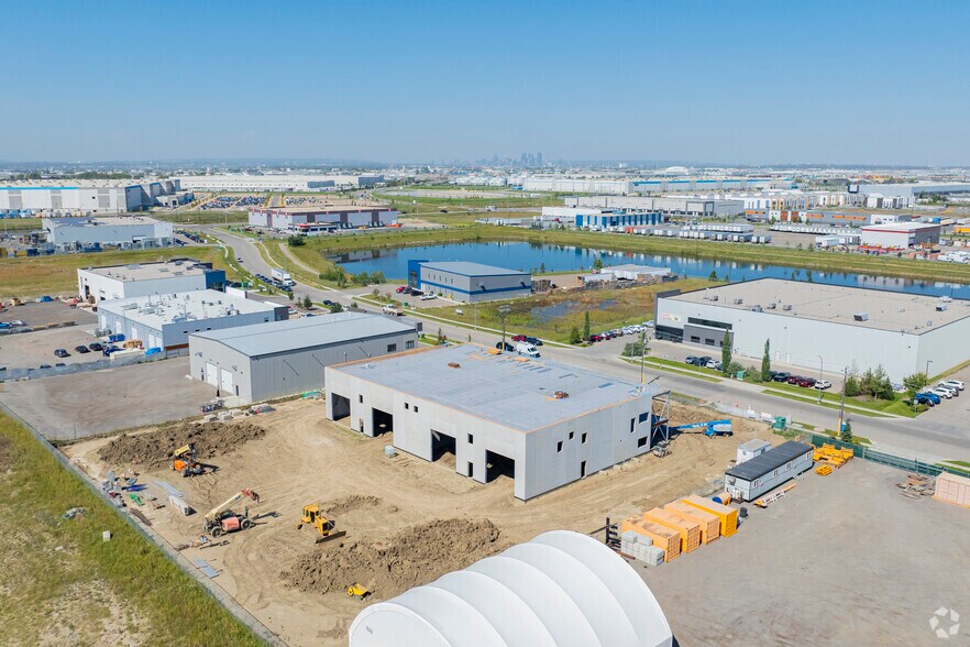 7225 107 Av, Calgary, AB à louer - Aérien – Image 2 sur 2