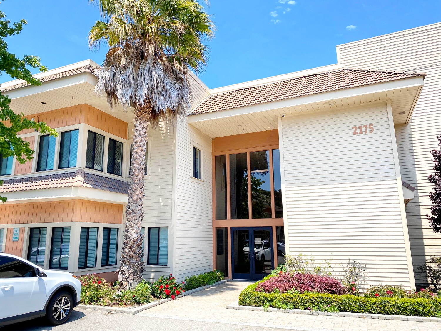 2165 E Francisco Blvd, San Rafael, CA à louer Photo principale– Image 1 sur 10