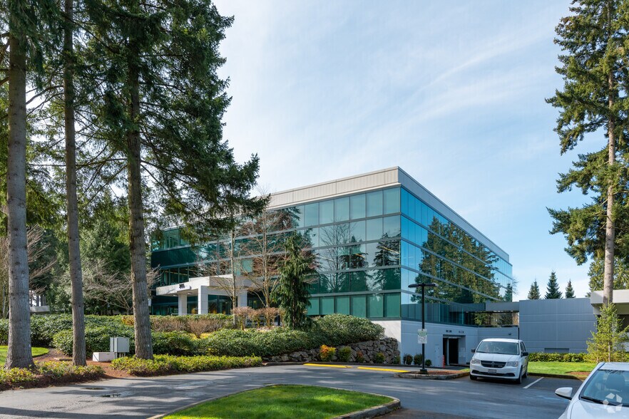 2333 158th Ct NE, Bellevue, WA à louer - Photo de l’immeuble – Image 2 sur 10