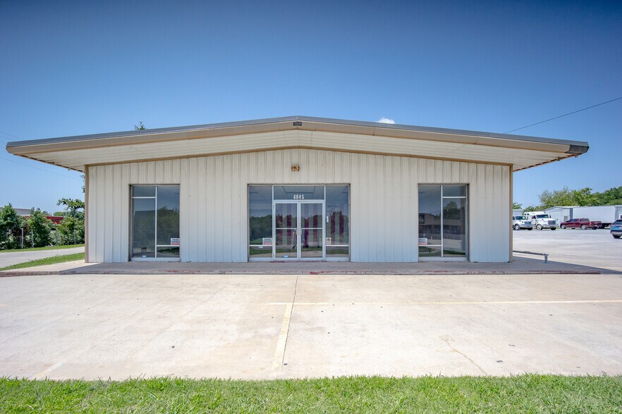 6845 S Western Ave, Oklahoma City, OK à louer - Photo de l’immeuble – Image 3 sur 50