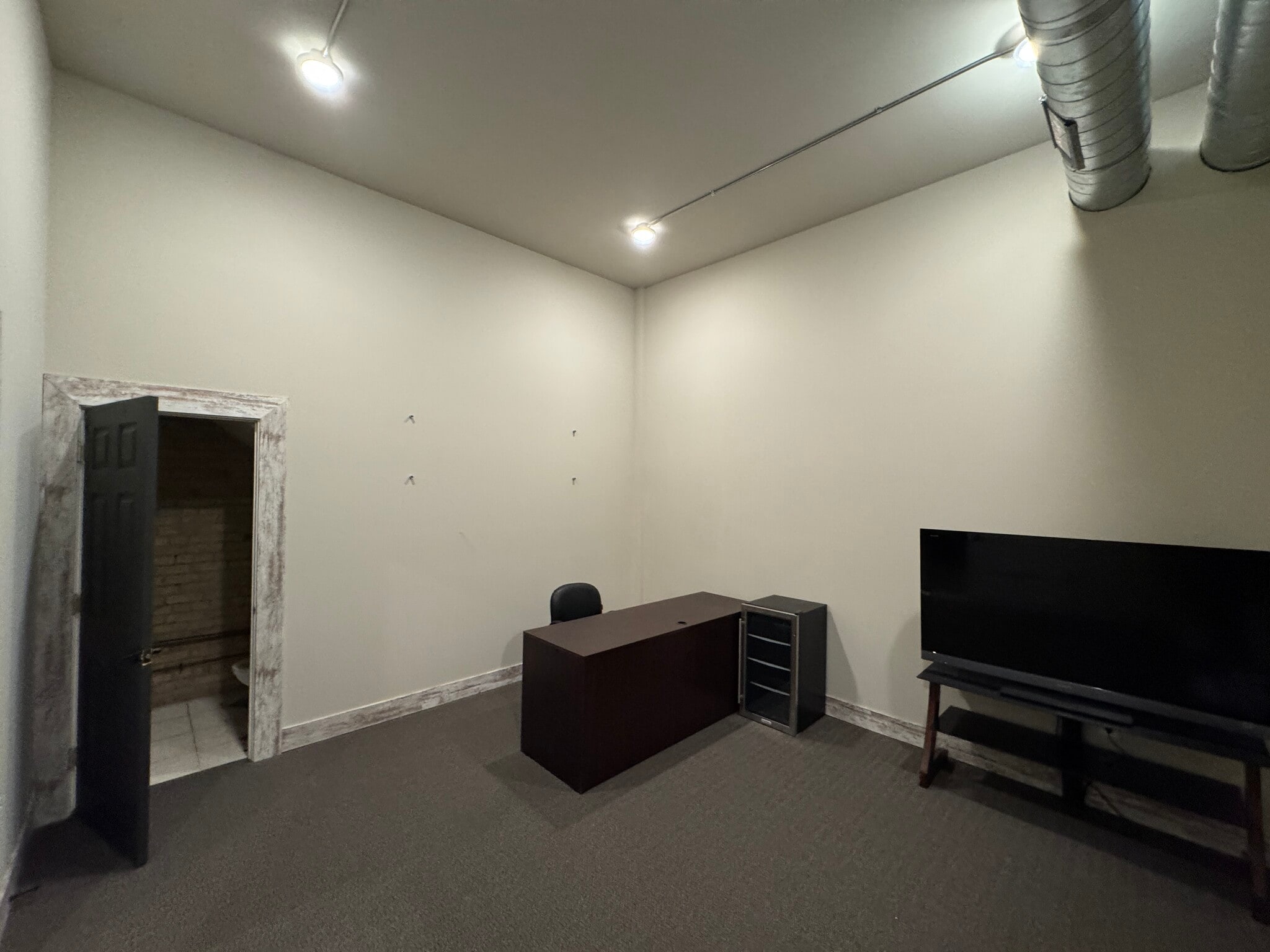 203 E Wisconsin Ave, Oconomowoc, WI à vendre Photo intérieure– Image 1 sur 9