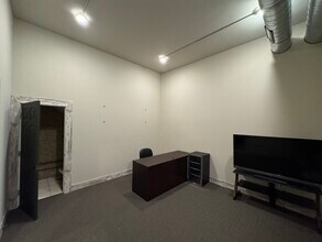 203 E Wisconsin Ave, Oconomowoc, WI à vendre Photo intérieure– Image 1 sur 9