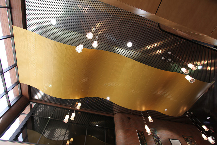 250 Monroe Ave NW, Grand Rapids, MI à louer - Hall d’entrée – Image 2 sur 9