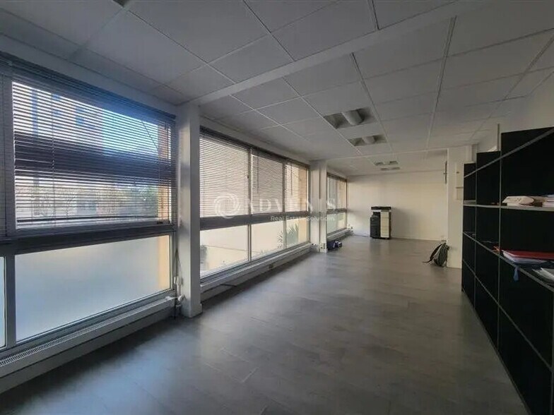 Bureau dans Puteaux à louer - Photo de l’immeuble – Image 3 sur 5