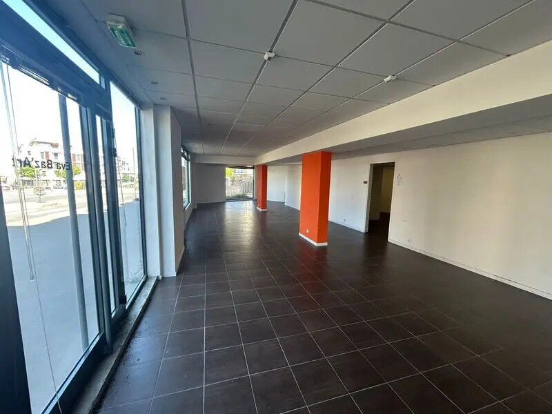 Local commercial dans Châtillon à vendre Photo intérieure– Image 1 sur 11
