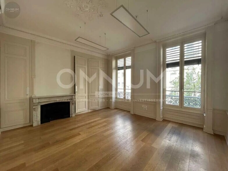 Bureau dans Lyon à louer - Photo de l’immeuble – Image 2 sur 9