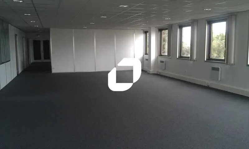 Bureau dans Nanterre à louer - Photo de l’immeuble – Image 3 sur 6