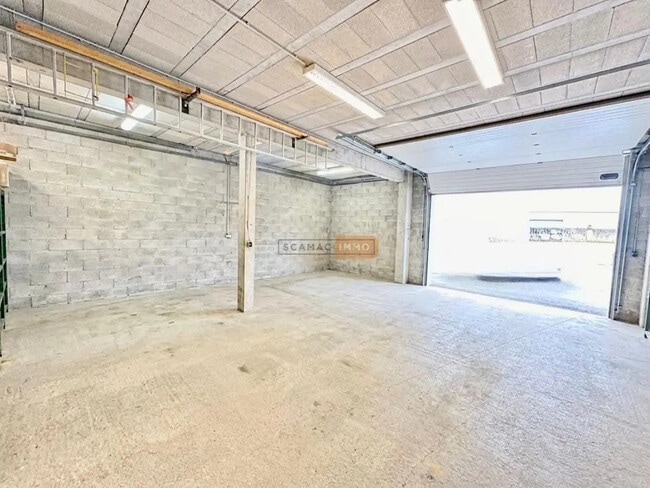 Plus de détails pour Bureau, Industriel/Logistique à louer