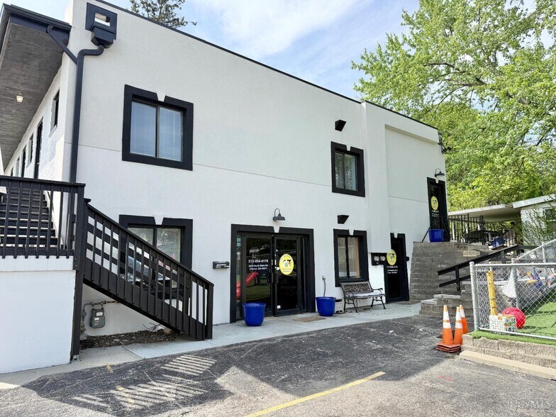 3829 North Bend Rd, Cincinnati, OH à vendre - Photo de l’immeuble – Image 2 sur 24