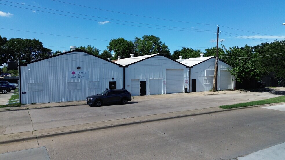 221 Yorktown St, Dallas, TX à louer - Photo de l’immeuble – Image 2 sur 5