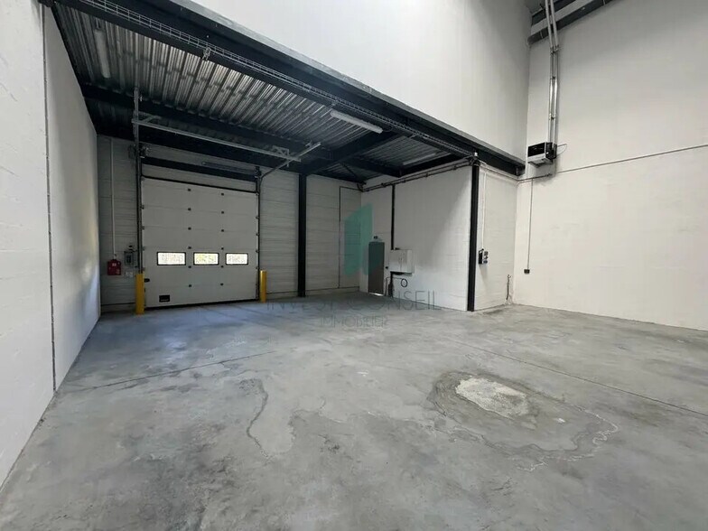16 Rue Ampère, Pontoise à louer - Photo de l’immeuble – Image 2 sur 6