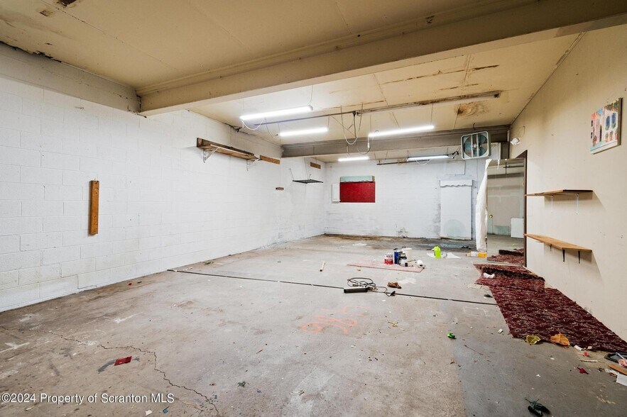 113 Lackawanna Ave, Olyphant, PA à vendre - Photo intérieure – Image 3 sur 13