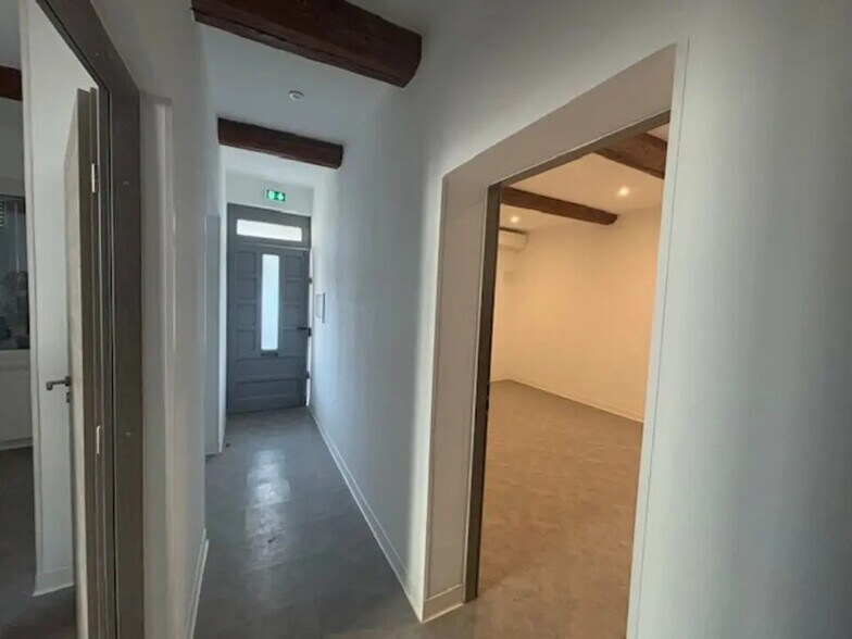 Bureau dans Garons à louer - Photo intérieure – Image 3 sur 5