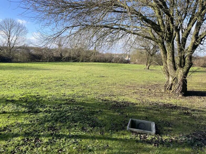 Bureau dans Breteuil à louer - Photo de l’immeuble – Image 3 sur 11