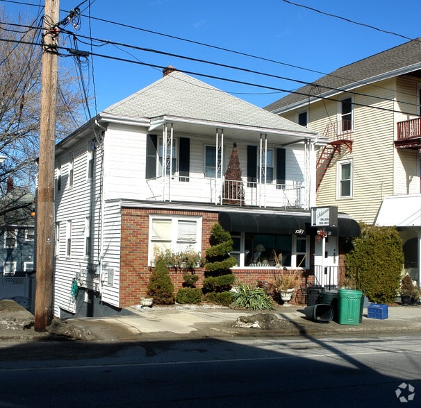 1087 Park Ave, Woonsocket, RI à louer - Photo de l’immeuble – Image 2 sur 7