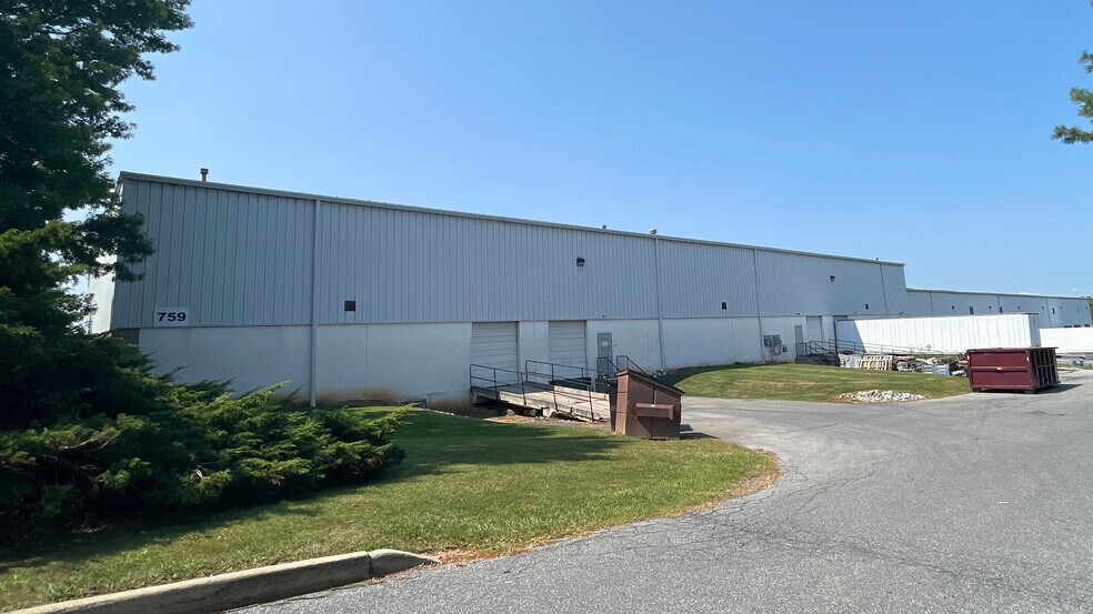 759 Roble Rd, Allentown, PA à louer - Photo de l’immeuble – Image 2 sur 9