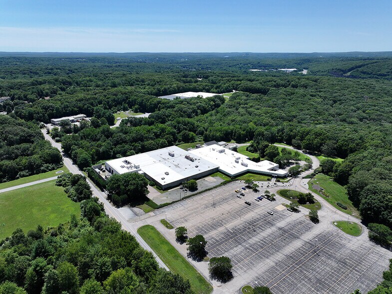 100 Winnenden Rd, Norwich, CT à vendre - Photo principale – Image 1 sur 2