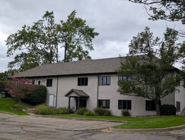 5217 Lovers Ln, Portage, MI à vendre - Photo de l’immeuble – Image 2 sur 14