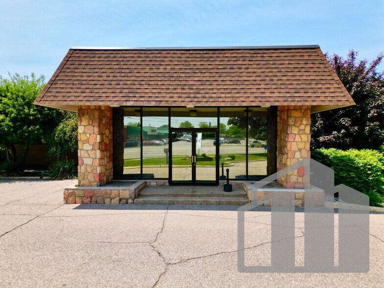 31985 Groesbeck Hwy, Fraser, MI à vendre - Photo de l’immeuble – Image 3 sur 7