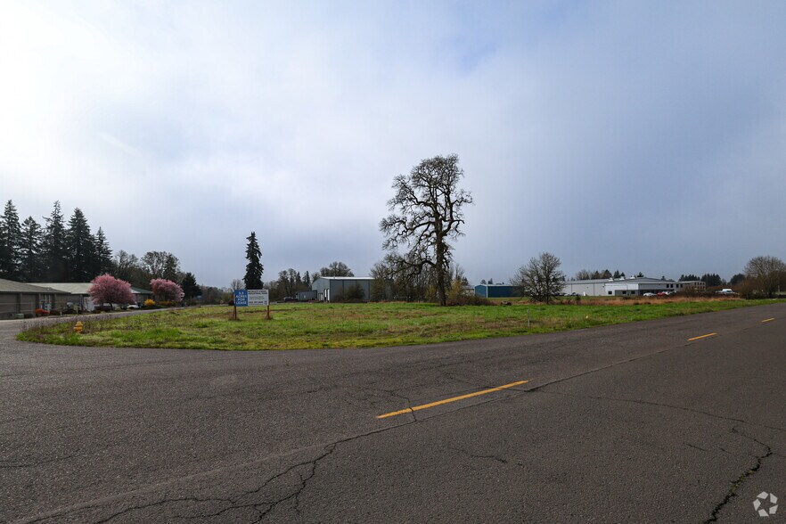 35840 Industrial Way, Saint Helens, OR à louer - Photo principale – Image 1 sur 1