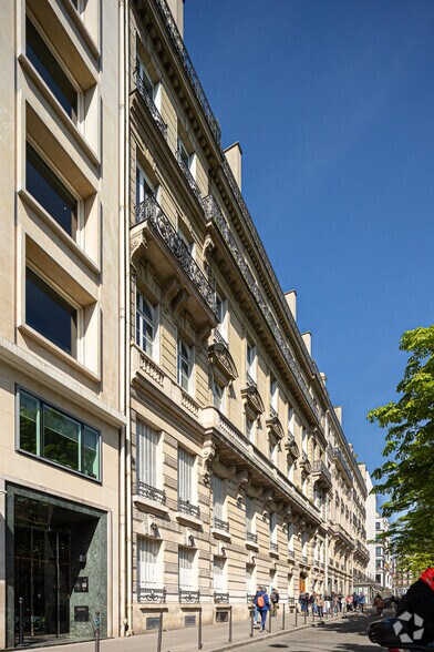 Avenue George V, Paris à louer - Photo principale – Image 1 sur 1