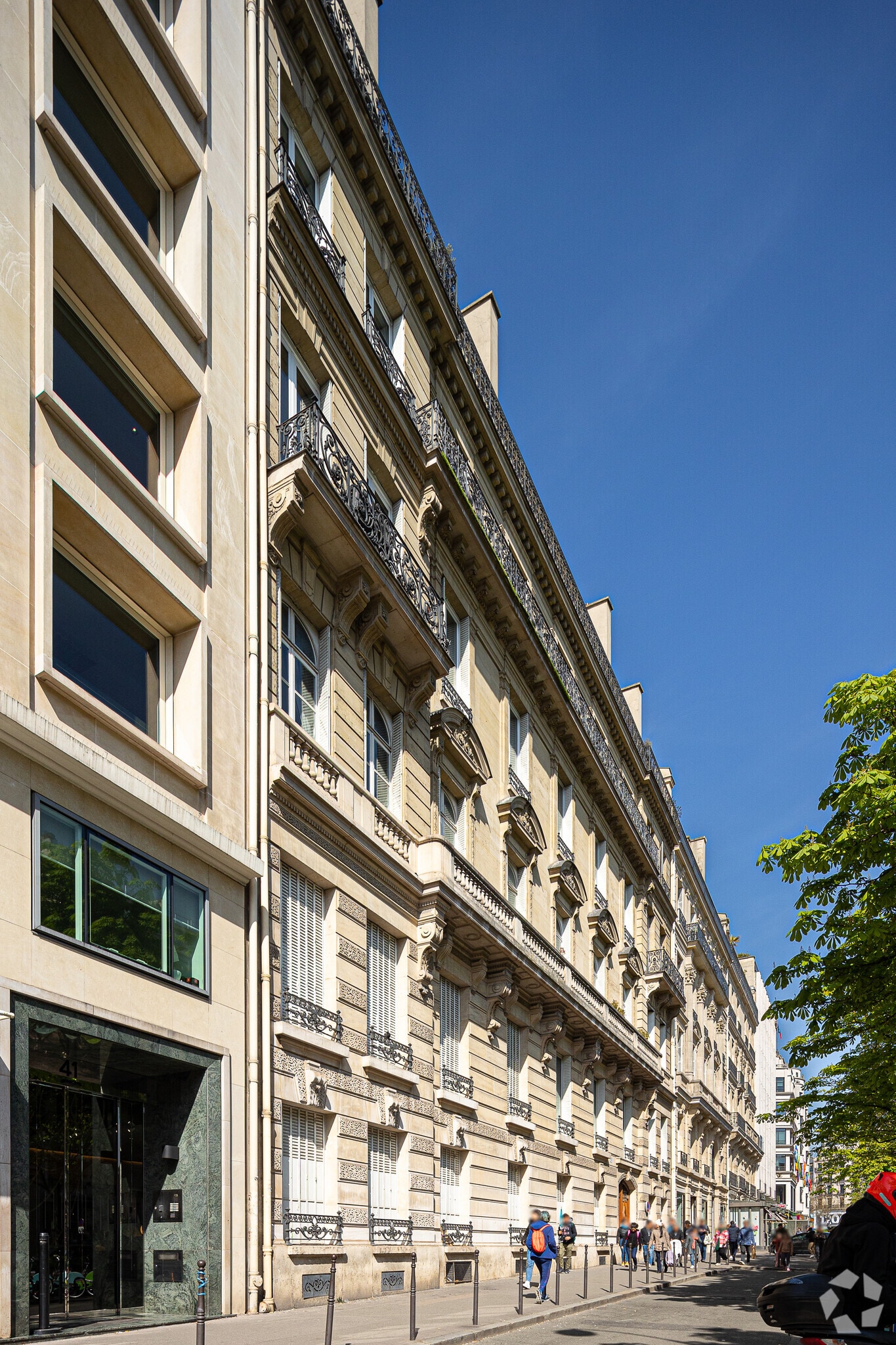 Avenue George V, Paris à louer Photo principale– Image 1 sur 2