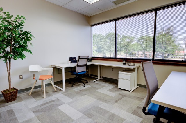 Plus de détails pour 806 Green Valley Rd, Greensboro, NC - Coworking à louer