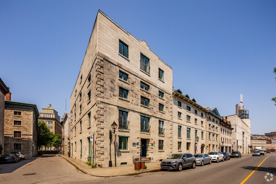 217 Rue De La Commune O, Montréal, QC à louer - Photo de l’immeuble – Image 2 sur 8