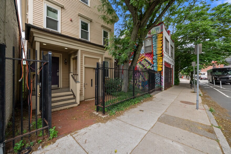 930 Massachusetts Ave, Cambridge, MA à louer - Photo de l’immeuble – Image 3 sur 6
