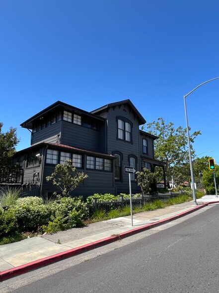 824 E St, San Rafael, CA à louer - Photo de l’immeuble – Image 2 sur 25