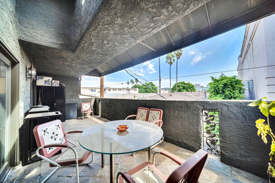 850 S Robertson Blvd, Los Angeles, CA à louer - Photo de l’immeuble – Image 3 sur 13