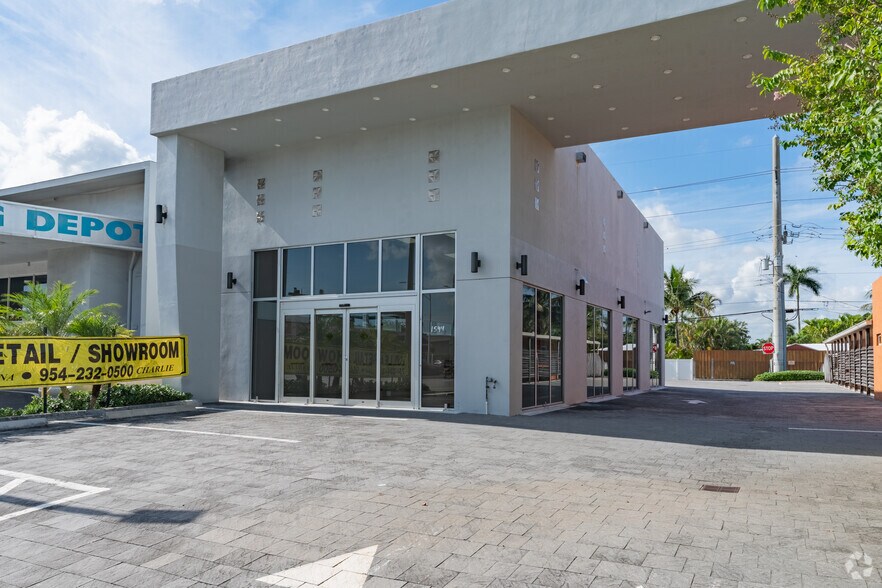 1544 E Commercial Blvd, Oakland Park, FL à louer - Photo de l’immeuble – Image 3 sur 11