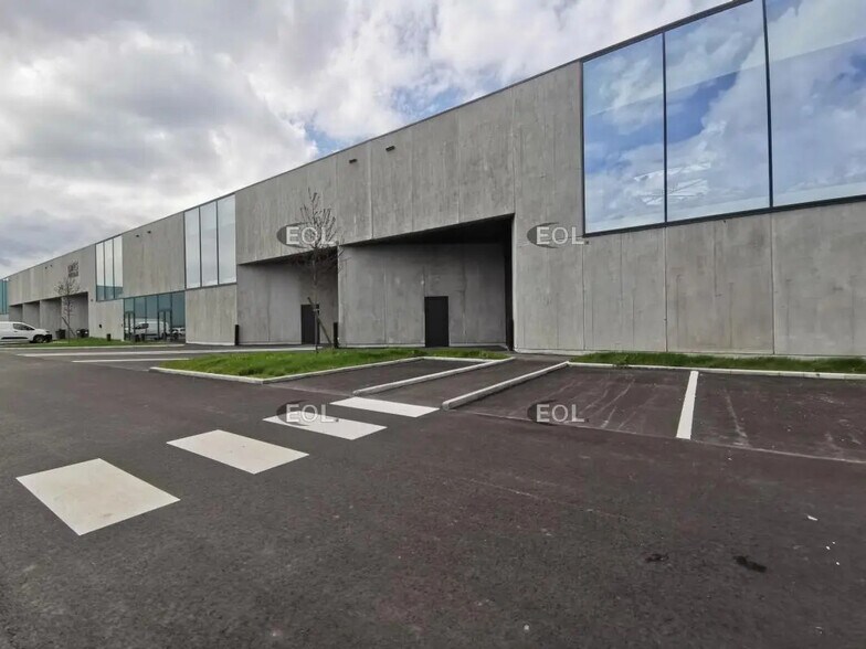 Local d’activités dans Seclin à louer - Photo de l’immeuble – Image 3 sur 8