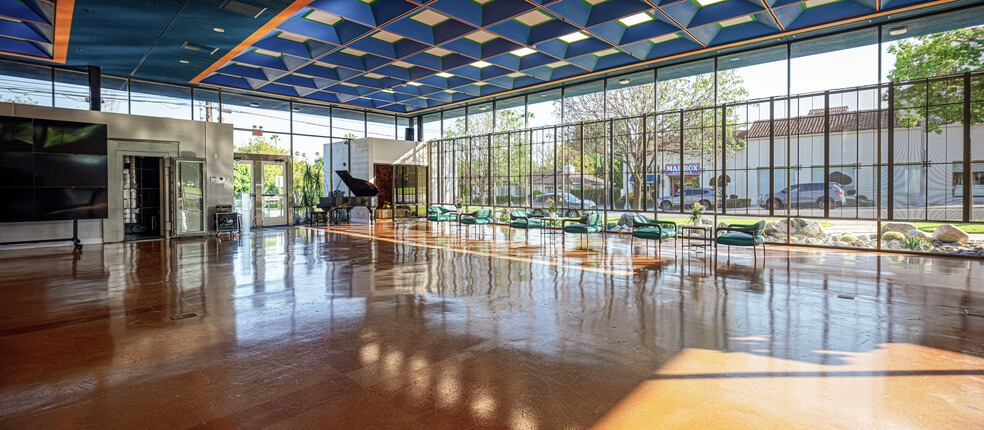 980 Huntington Dr, San Marino, CA à louer - Photo de l’immeuble – Image 3 sur 9