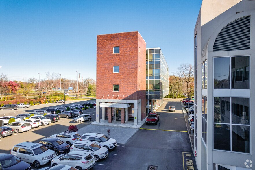 350 W Passaic St, Rochelle Park, NJ à louer - Photo de l’immeuble – Image 1 sur 8