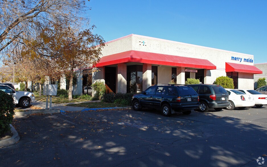 711 W Esplanade Ave, San Jacinto, CA à louer - Photo de l’immeuble – Image 3 sur 4